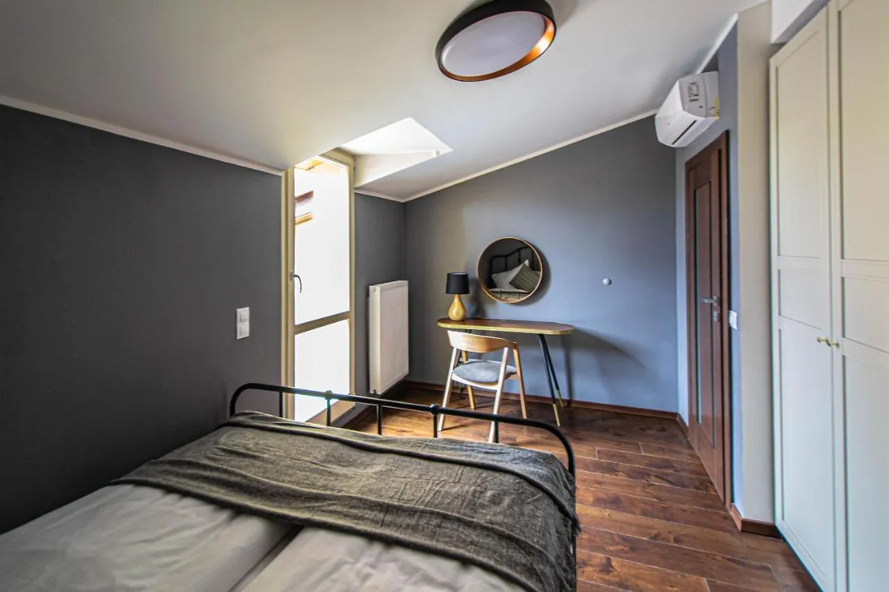 Lägenhet Quite Loft With Balcony And 3 Air Conditioners Prag Tjeckien