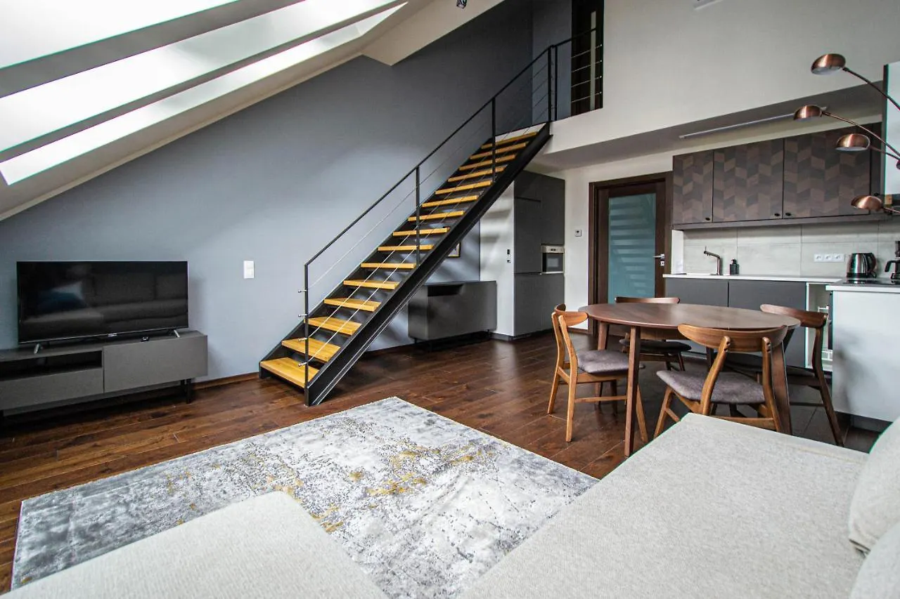 Quite Loft With Balcony And 3 Air Conditioners Prag Lägenhet