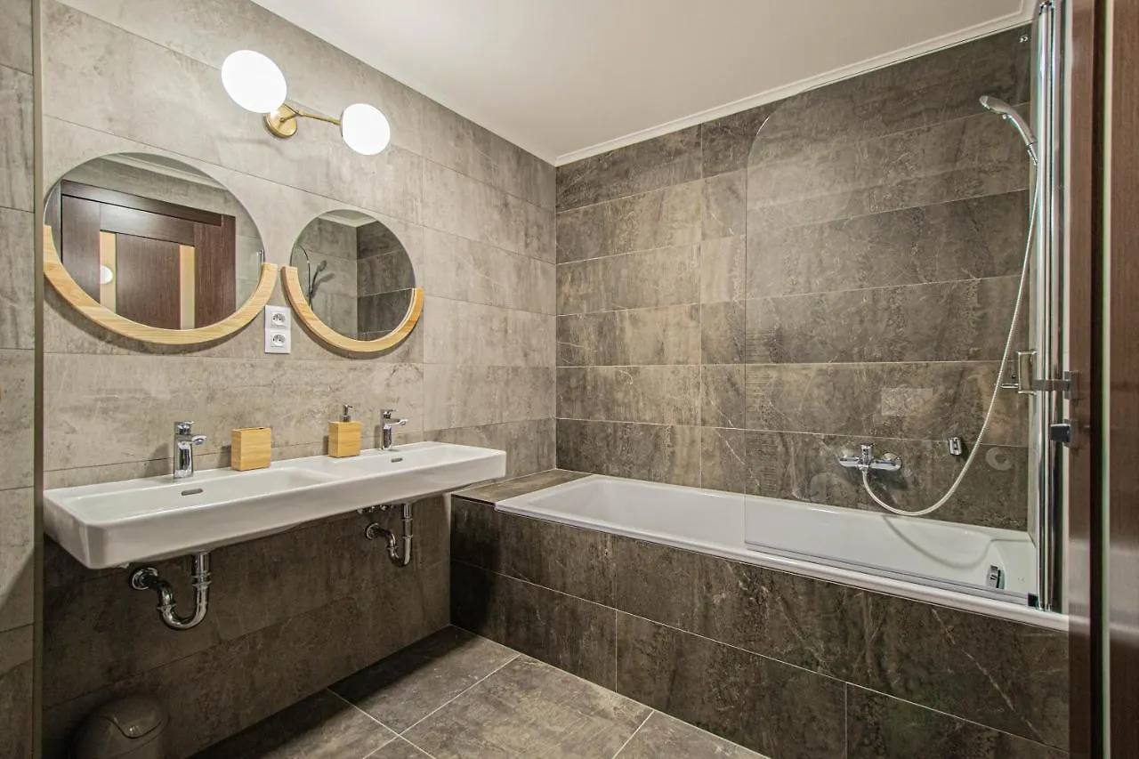 Quite Loft With Balcony And 3 Air Conditioners Prag Tjeckien