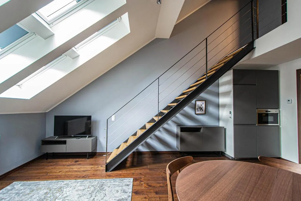 Quite Loft With Balcony And 3 Air Conditioners Prague