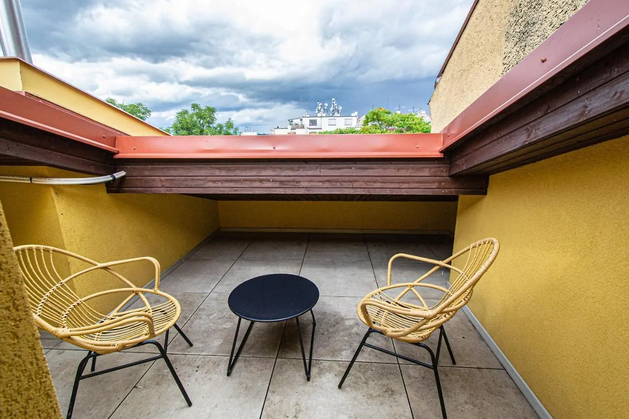 Apartment Quite Loft With Balcony And 3 Air Conditioners Prague