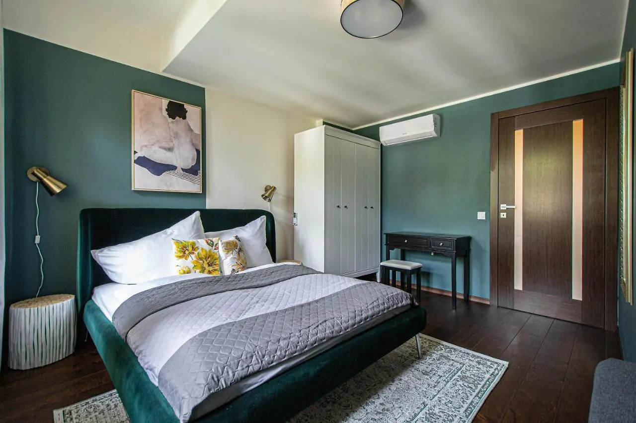 Quite Loft With Balcony And 3 Air Conditioners Prague